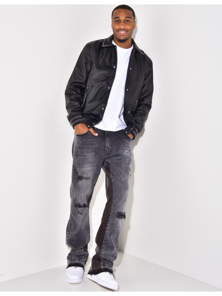 Veste en similicuir avec un visage dans le dos