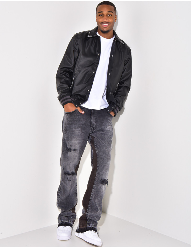 Veste en similicuir avec un visage dans le dos