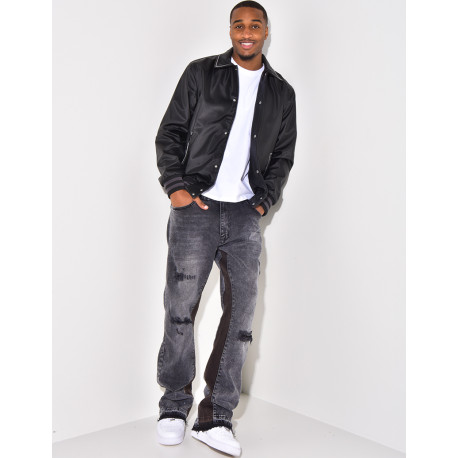 Veste en similicuir avec un visage dans le dos