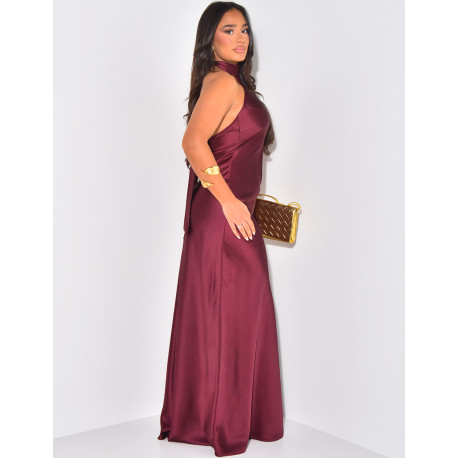 Langes rückenfreies Satinkleid