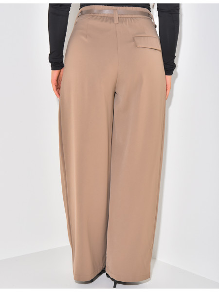 Anzughose mit Gürtelabnähern