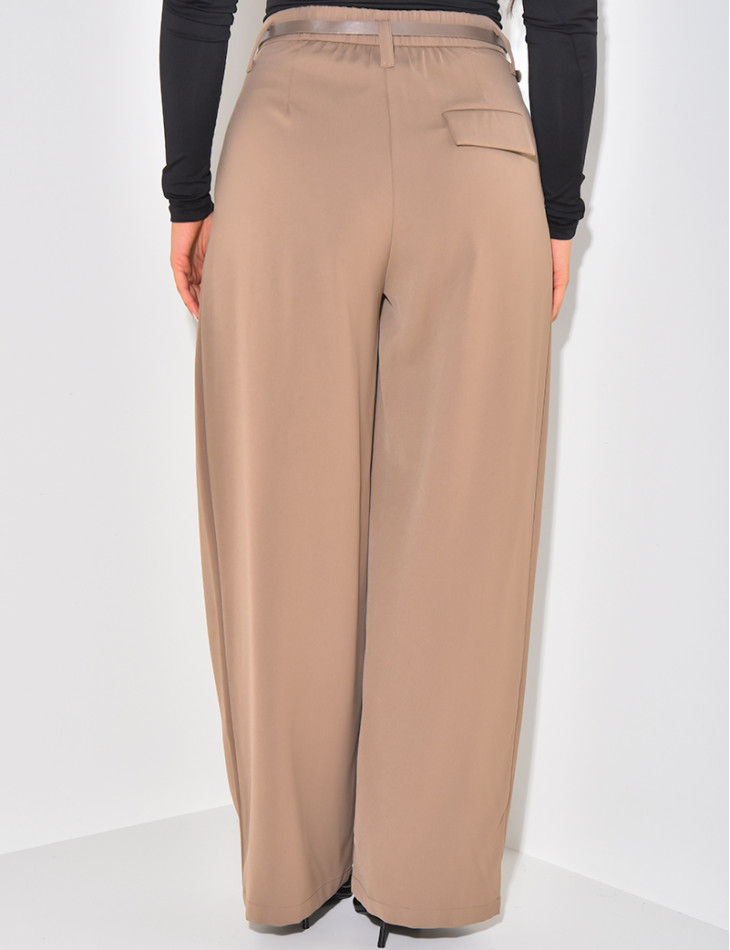 Anzughose mit Gürtelabnähern