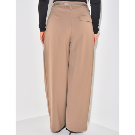 Anzughose mit Gürtelabnähern