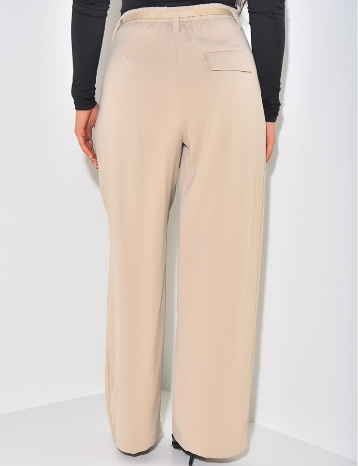 Anzughose mit Gürtelabnähern