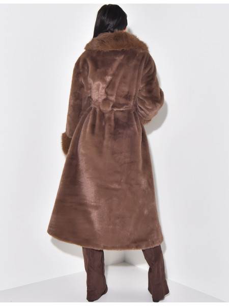 Manteau en fausse fourrure à ceinture