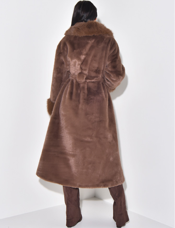 Manteau en fausse fourrure à ceinture