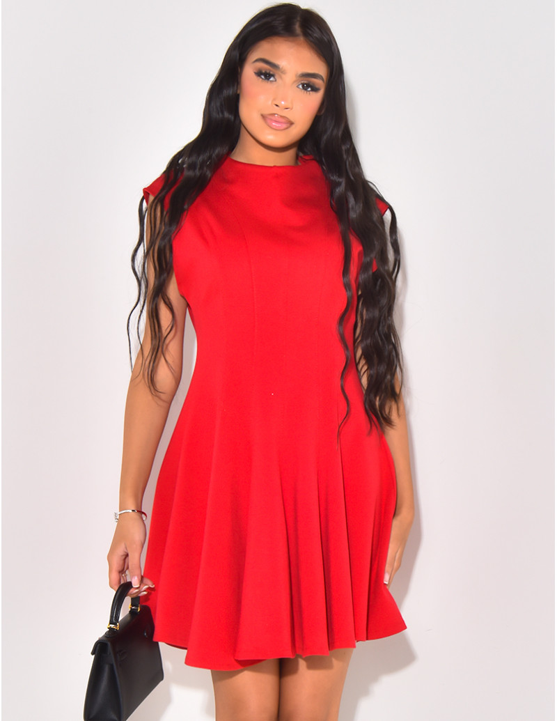 Kurzes ärmelloses Kleid mit...