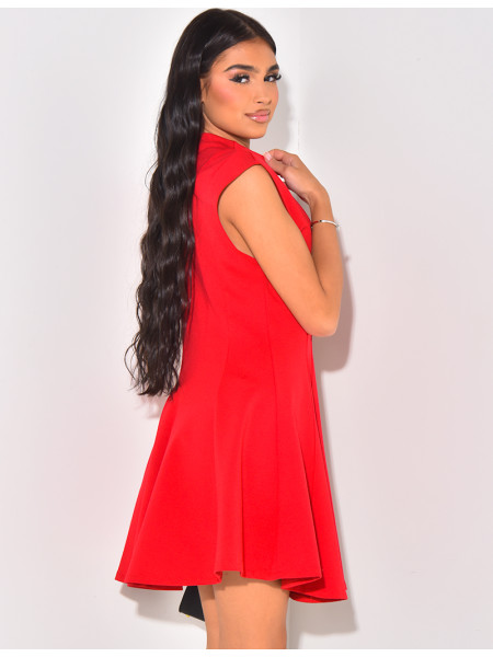 Kurzes ärmelloses Kleid mit Plissee