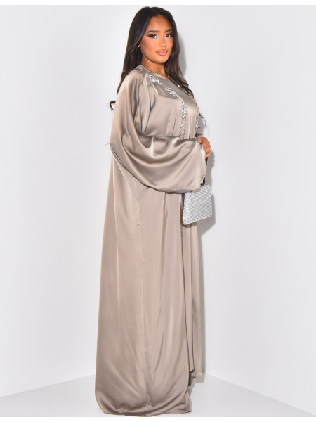 Set aus ärmellosem Kleid und Kimono mit Strasssteinen