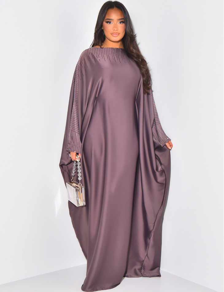 Schmetterlings-Abaya mit Strasssteinen verziert, innen zu binden.