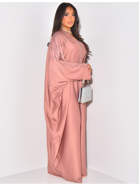 Schmetterlings-Abaya mit Strasssteinen verziert, innen zu binden.