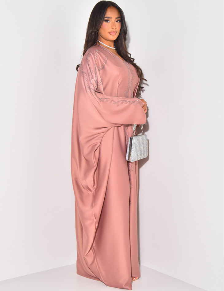 Schmetterlings-Abaya mit Strasssteinen verziert, innen zu binden.