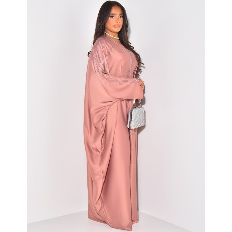 Schmetterlings-Abaya mit Strasssteinen verziert, innen zu binden.