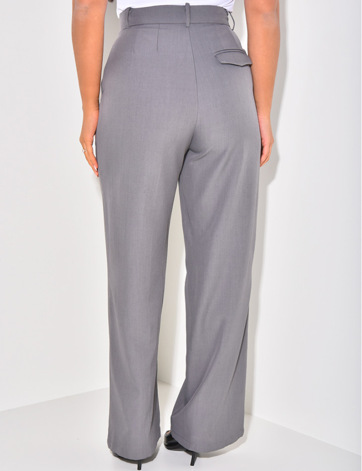 Hoch taillierte Anzughose mit Puff-Effekt.