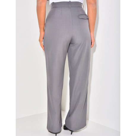 Hoch taillierte Anzughose mit Puff-Effekt.