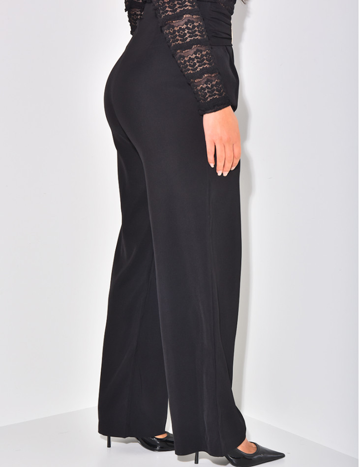 Pantalon taille haute à ceinture dorée