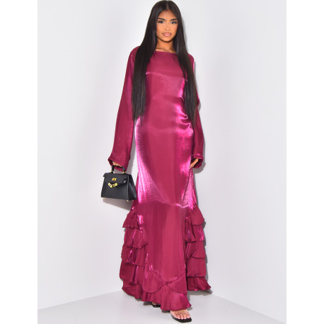 Langes Kleid aus irisierendem Stoff mit Rüschen.