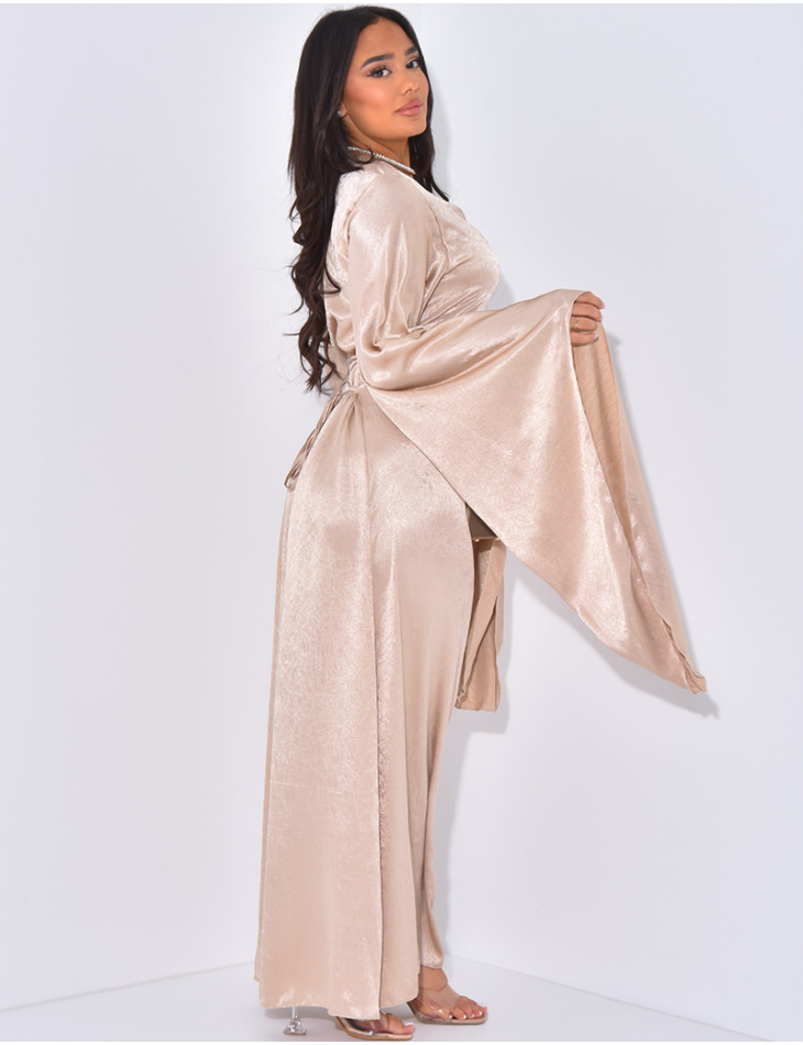 Strukturiertes Maxikleid aus Satin mit Bindeband hinten