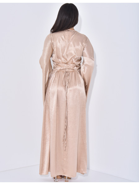 Strukturiertes Maxikleid aus Satin mit Bindeband hinten