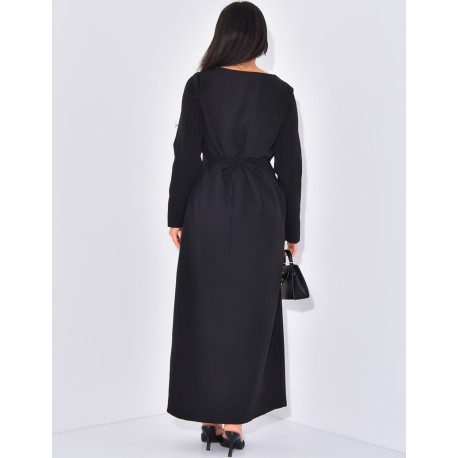 Langes Kleid mit quadratischem Ausschnitt, hinten geknöpft und gebunden