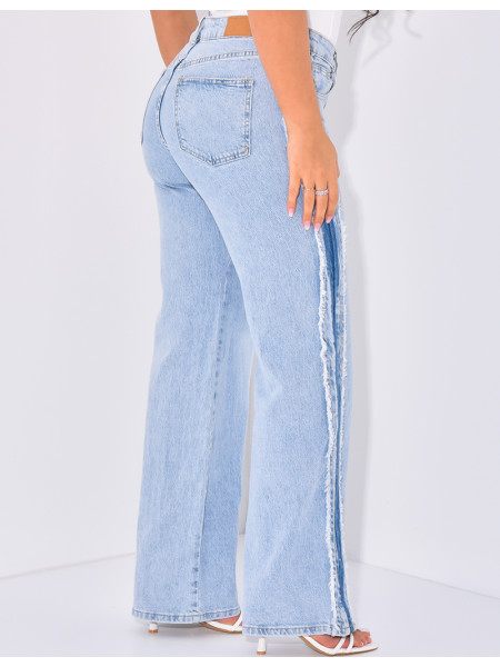 High waist jeans, straight cut, frayed effect