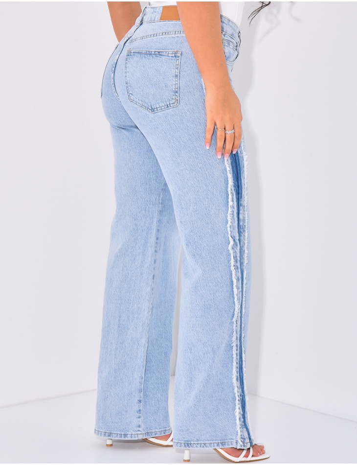 High waist jeans, straight cut, frayed effect