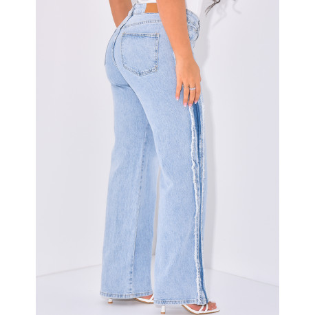 High waist jeans, straight cut, frayed effect
