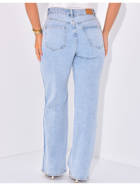 High waist jeans, straight cut, frayed effect