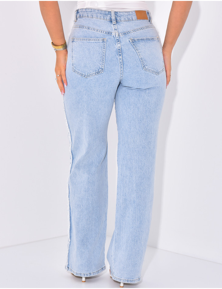 High waist jeans, straight cut, frayed effect