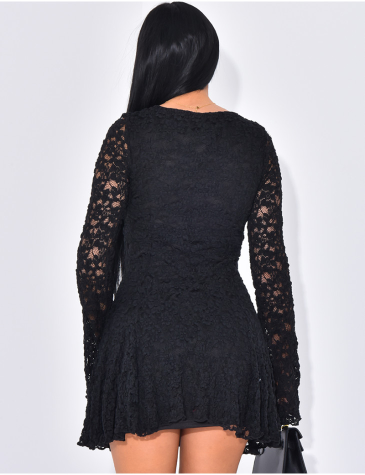 Robe patineuse courte à dentelle