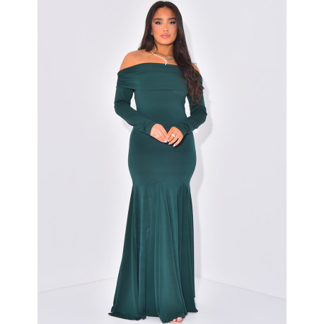 Long dress with boat neck and ruffles