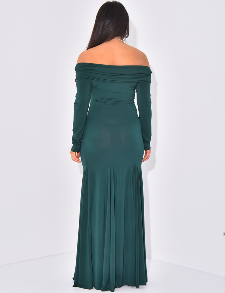 Long dress with boat neck and ruffles