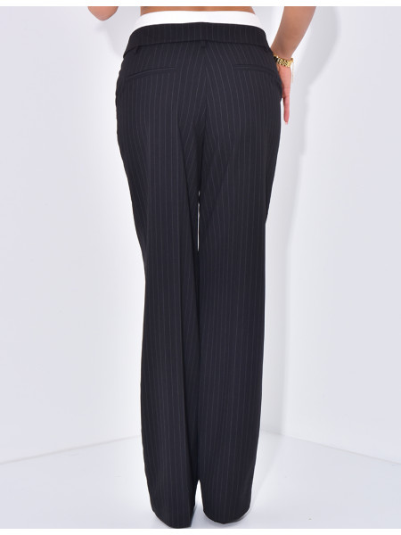 Pantalon de tailleur à rayures et revers à la taille