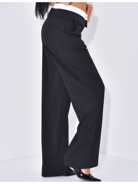 Pantalon de tailleur à rayures et revers à la taille