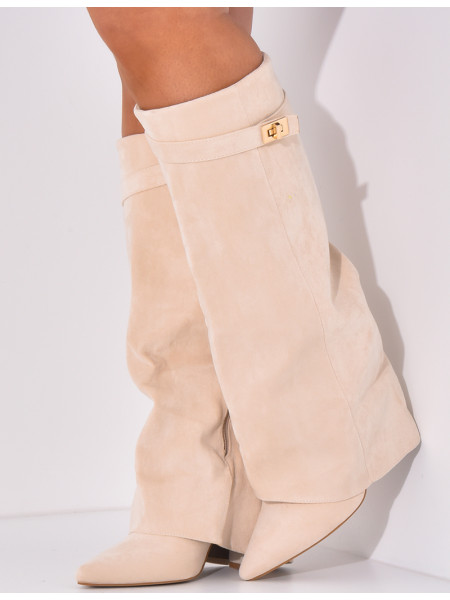 Stiefel aus Wildleder mit quadratischem Absatz und Klappe