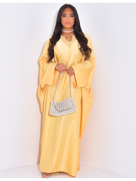 Abaya premium en satin à perles brodées à la main