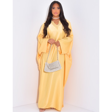 Abaya premium en satin à perles brodées à la main
