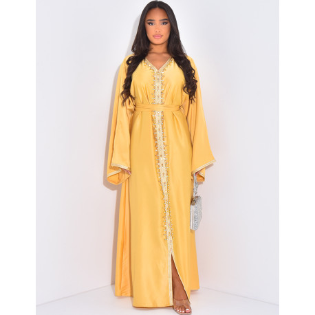 Abaya premium en satin à cristaux cousus à la main et liseré doré