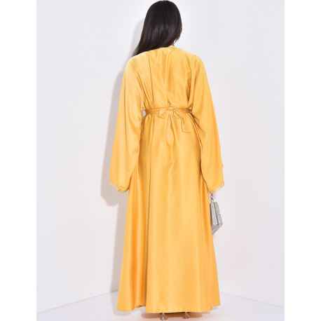 Abaya premium en satin à cristaux cousus à la main et liseré doré