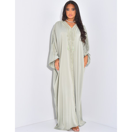 Abaya en satin texturé à perles et pompons