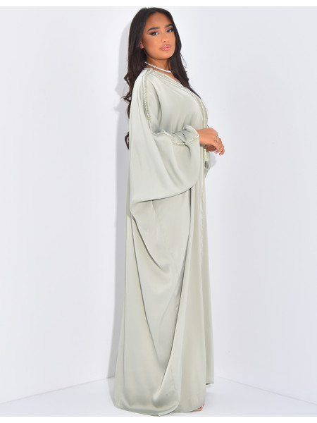 Abaya en satin texturé à perles et pompons