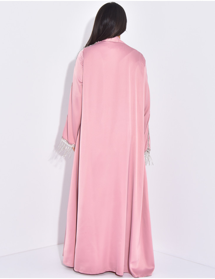 Premium-Set aus Kleid und Kimono mit handgenähten Strasssteinen.