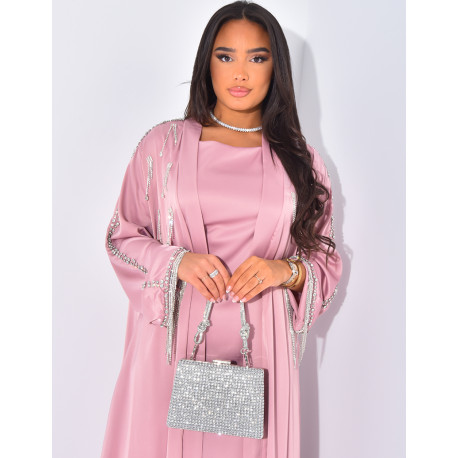 Premium-Set aus Kleid und Kimono mit handgenähten Strasssteinen.