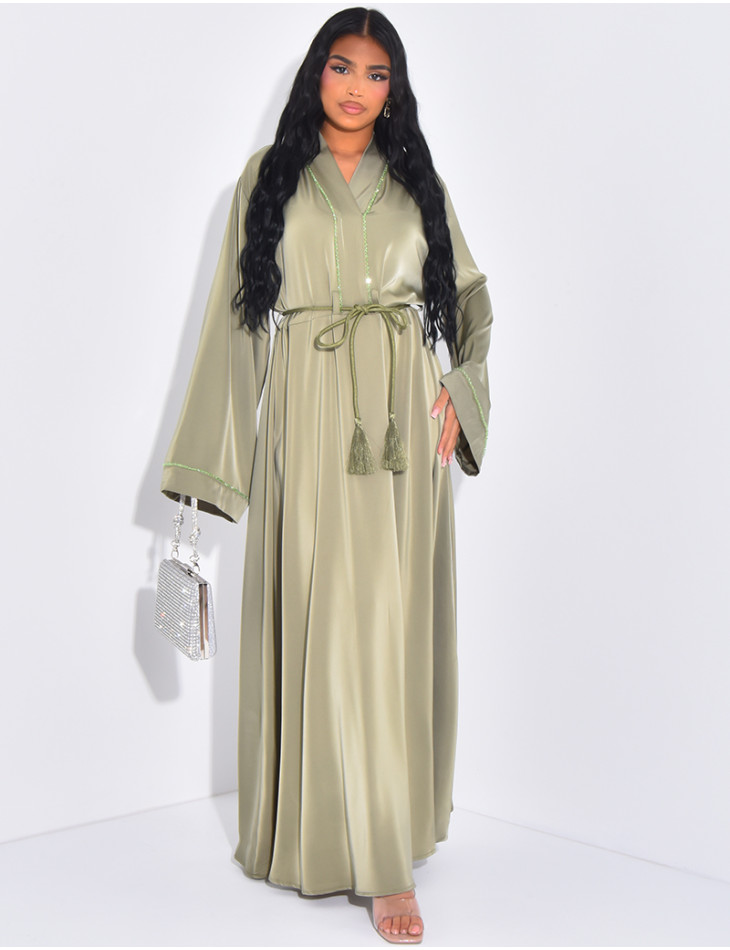 Abaya en satin à perles brodées et ceinture à la taille