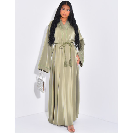 Abaya en satin à perles brodées et ceinture à la taille