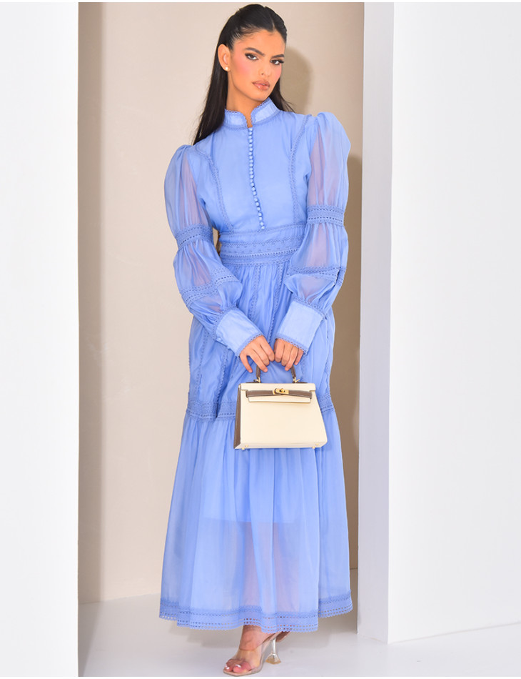 Langes besticktes Voile-Kleid