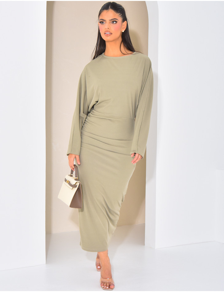 Robe longue drapée et froncée à la taille