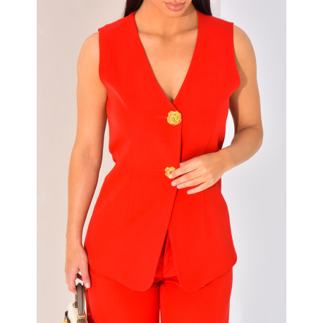 Sleeveless blouse with flower-shaped buttons
