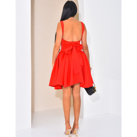 Kleines ausgestelltes Kleid zum Binden im Rücken