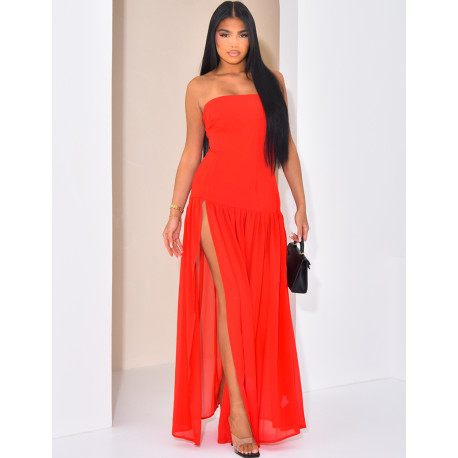 Langes, trägerloses Kleid mit Schleier an der Unterseite.